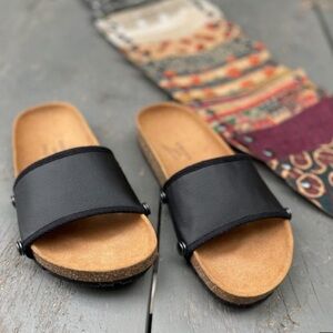💗NEW Eating The Goober Ethical Magic Slider Sandals - Size 41 (10)